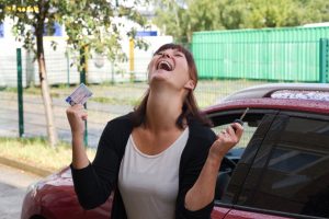 Una ragazza che ha appena preso la patente