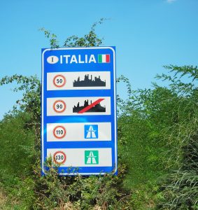Limiti di velocità in auto in Italia