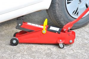 Invertire le gomme della propria auto da soli