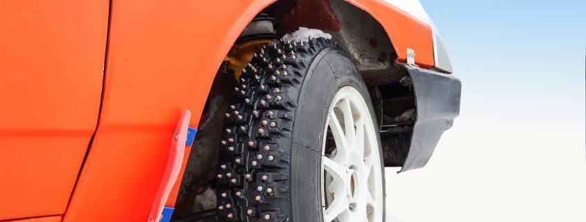 Gomme chiodate per auto per viaggiare su ghiaccio e neve