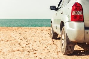 Auto sulla spiaggia