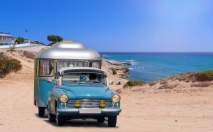 Roulotte agganciata all'auto