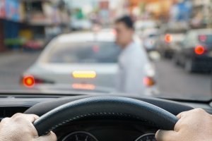 Frenata d'emergenza assistita in presenza di un pedone