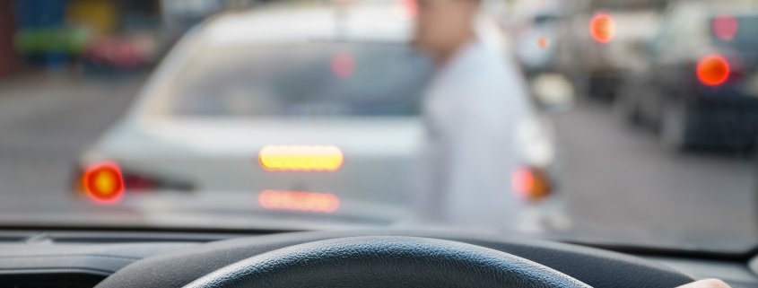 Frenata d'emergenza assistita in presenza di un pedone