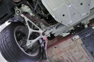 braccetto delle ruote dell'auto