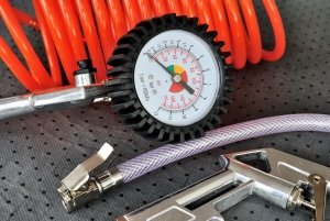 Pistola con manometro per pressione pneumatici